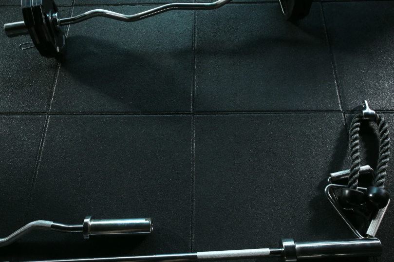 Quanto costa pavimentare una home gym e da cosa dipende davvero