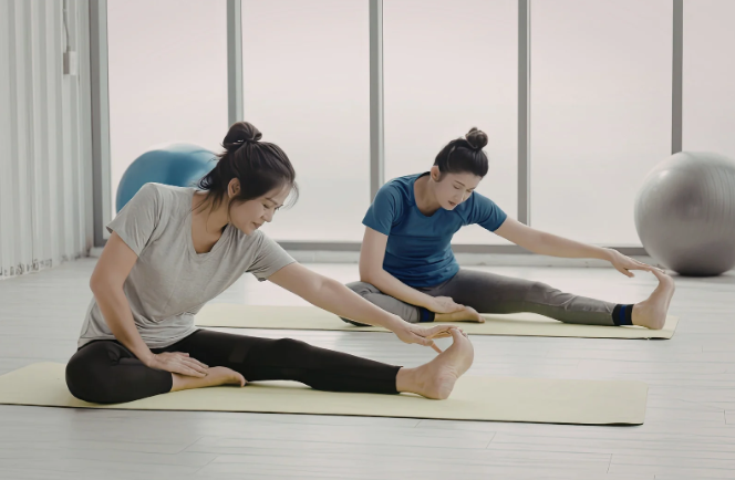 So halten Sie eine 10-minütige Haltungsroutine durch, ohne sie auszulassen