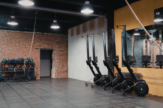 Cardio, forza o circuiti: cosa ha più senso se il tuo obiettivo è dimagrire a casa