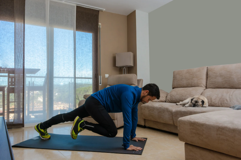 Quale attrezzatura minima serve davvero per allenarti a casa se l'obiettivo è perdere peso