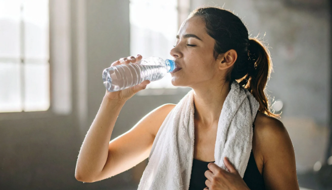 Wie man eine gute Trinkgewohnheit beibehält, ohne sich zu quälen