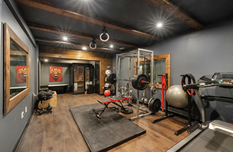 Meglio personalizzare una sola area critica o continuare con standard ben distribuito in tutta la home gym