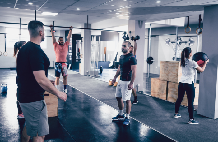 Per una palestra condivisa conviene comprare il minimo subito o predisporre una base da ampliare