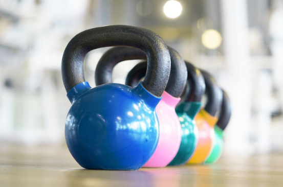 Guida ai kettlebell: come scegliere peso, forma e rivestimento