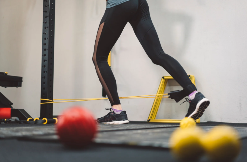 Elastici per corridori: esercizi per prevenire infortuni e migliorare performance