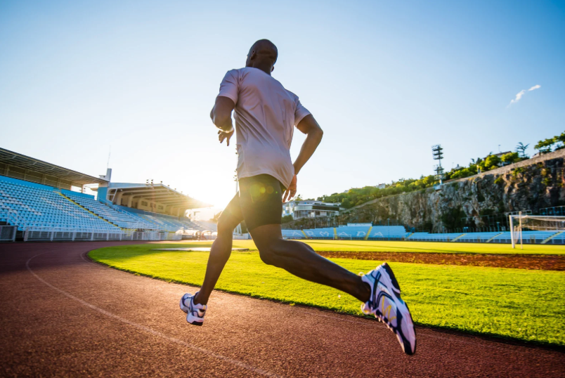 Correr al aire libre o en la cinta: guía práctica