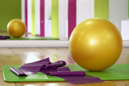 Pilates con piccoli attrezzi: come potenziare la tua routine