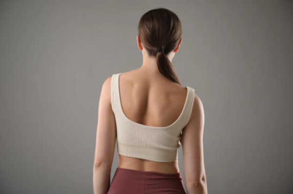 Petits gestes quotidiens pour améliorer la posture et le bien-être