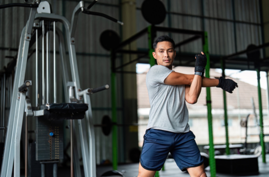 Estiramientos dinámicos para quienes empiezan a entrenar tras años de parar