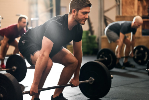 Dolore alla schiena dopo aver sollevato un peso: cosa fare nelle prime 24 ore