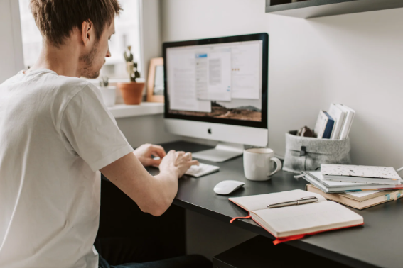 Réinitialisation de la mobilité de l’épaule pour réduire la posture « fermée »