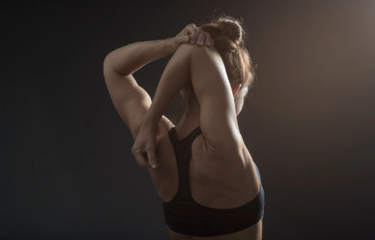 Stretching della catena laterale del corpo