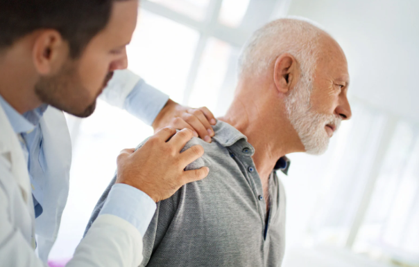 Prevention for shoulders and shoulder blades in the over 50s
