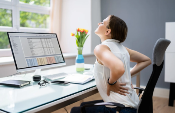 Postura y cérvix cervical: cómo alinear la cabeza y el cuello al trabajar en un ordenador