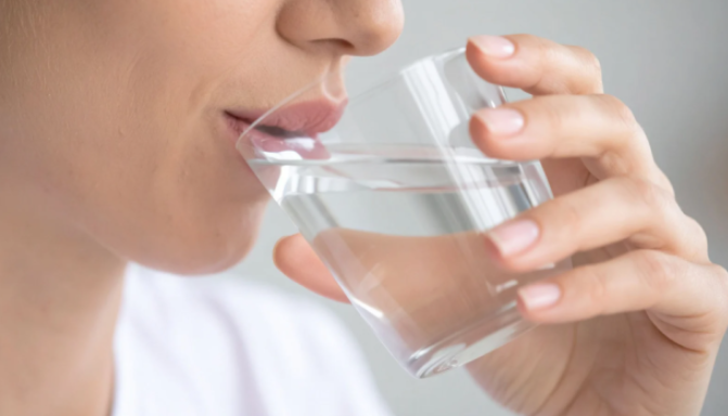 Idratazione e Salute: Oltre i Classici 8 Bicchieri